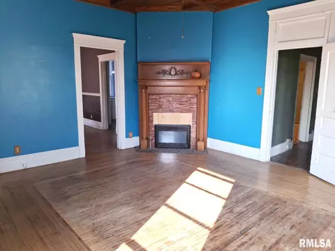 Living - 335 S 5th Ave, Canton, IL 61520 photo 2 of 6