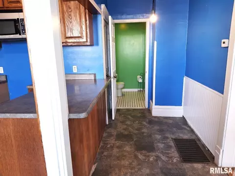 Entry Way - 335 S 5th Ave, Canton, IL 61520 photo 7 of 10