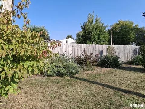 Exterior - 335 S 5th Ave, Canton, IL 61520 photo 2 of 13