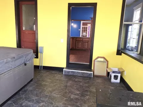Exterior - 335 S 5th Ave, Canton, IL 61520 photo 3 of 13