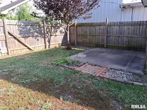 Exterior - 335 S 5th Ave, Canton, IL 61520 photo 7 of 13