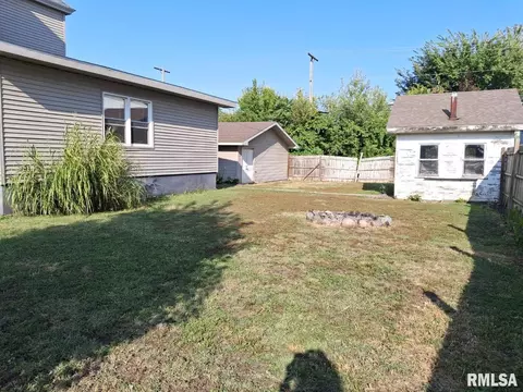 Exterior - 335 S 5th Ave, Canton, IL 61520 photo 8 of 13