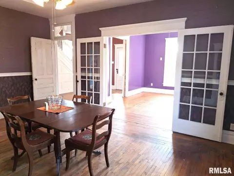 Dining - 335 S 5th Ave, Canton, IL 61520 photo 2 of 5
