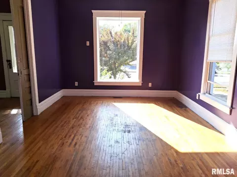 Living - 335 S 5th Ave, Canton, IL 61520 photo 4 of 6