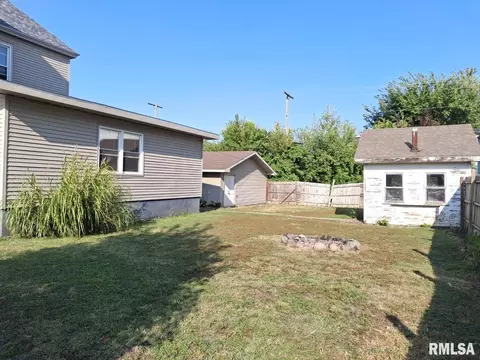 Exterior - 335 S 5th Ave, Canton, IL 61520 photo 9 of 13