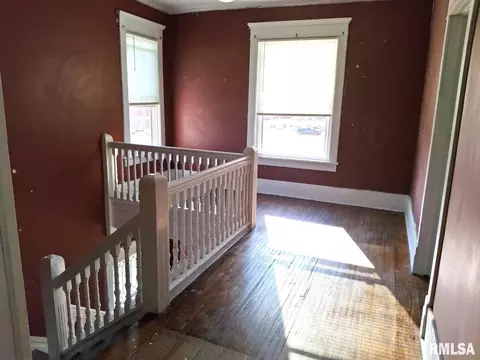Entry Way - 335 S 5th Ave, Canton, IL 61520 photo 8 of 10