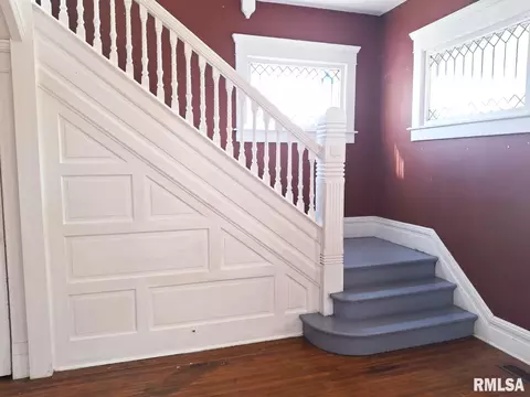Entry Way - 335 S 5th Ave, Canton, IL 61520 photo 4 of 10