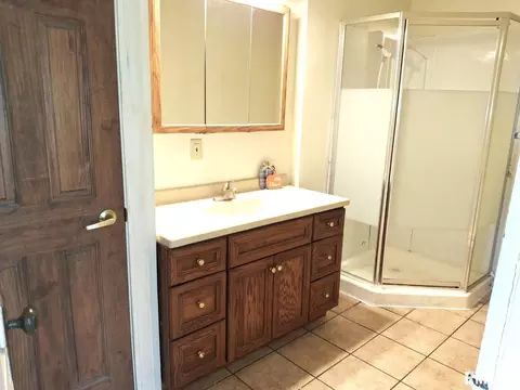 Bath - 335 S 5th Ave, Canton, IL 61520 photo 1 of 7