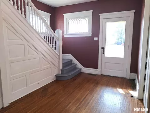 Entry Way - 335 S 5th Ave, Canton, IL 61520 photo 5 of 10