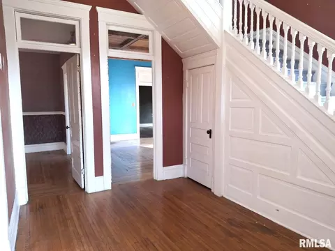 Entry Way - 335 S 5th Ave, Canton, IL 61520 photo 2 of 10