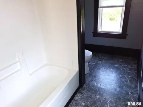 Bath - 335 S 5th Ave, Canton, IL 61520 photo 6 of 7
