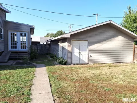 Exterior - 335 S 5th Ave, Canton, IL 61520 photo 6 of 13