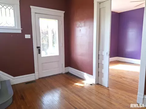 Entry Way - 335 S 5th Ave, Canton, IL 61520 photo 6 of 10