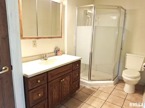 Bath - 335 S 5th Ave, Canton, IL 61520 photo 2 of 7