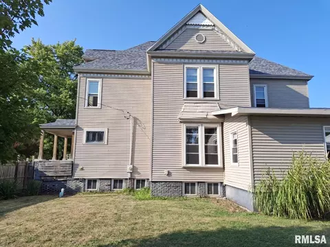 Exterior - 335 S 5th Ave, Canton, IL 61520 photo 11 of 13
