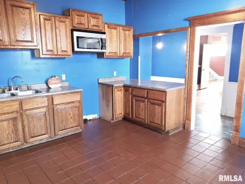 Kitchen - 335 S 5th Ave, Canton, IL 61520 photo 2 of 3