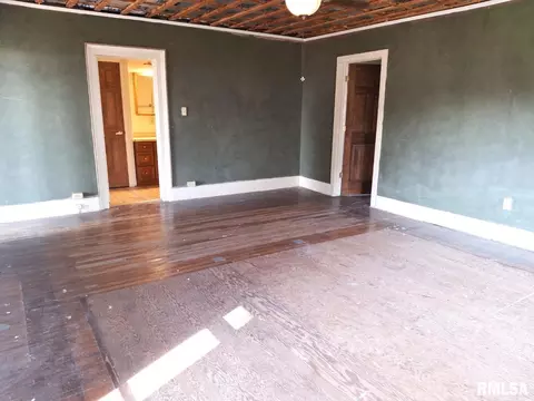Bedroom - 335 S 5th Ave, Canton, IL 61520 photo 3 of 11