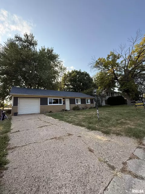 303 Dundee Rd, East Peoria, IL 61611