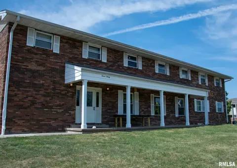 720 Wigwam Hollow Rd, Macomb, IL 61455