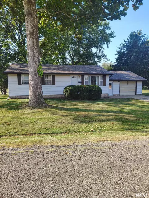 308 E Prairie St, Farmington, IL 61531