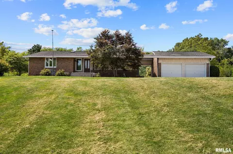 417 S Schmitt Ln, Germantown Hills, IL 61548