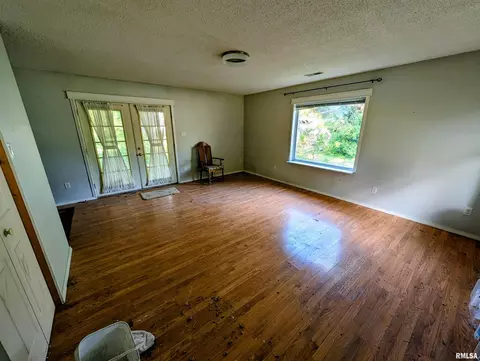 Living - 108 W Fillmore St, Sciota, IL 61475 photo 1 of 4