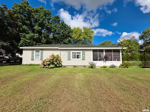 14103 N Edgewater Dr, Chillicothe, IL 61523