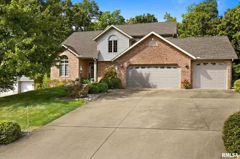 315 Elizabeth Pointe Dr, Metamora, IL 61548