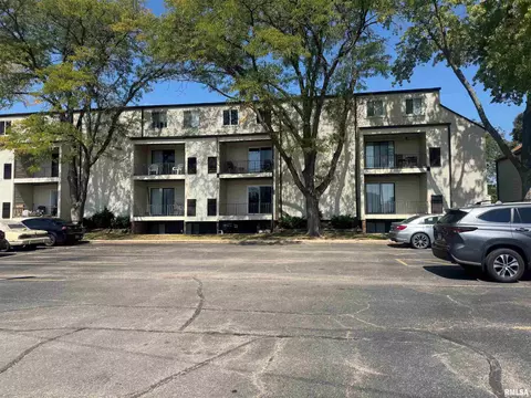 3119 W Willow Knolls Rd, Peoria, IL 61614