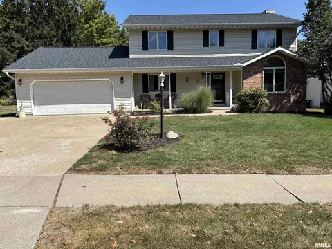 801 Firethorn Dr, Washington, IL 61571