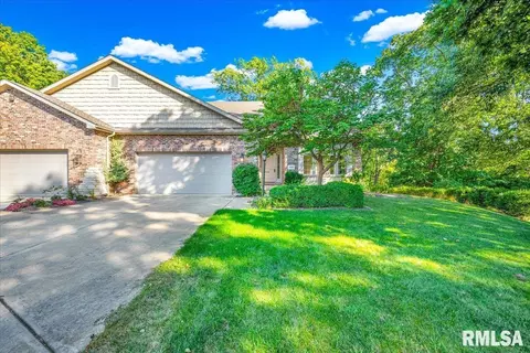4616 N Wingover Ct, Peoria, IL 61615