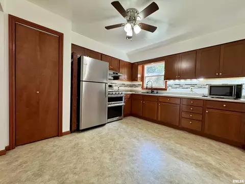 Kitchen - 1707 Riverview Dr, Macomb, IL 61455 photo 3 of 5