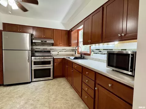 Kitchen - 1707 Riverview Dr, Macomb, IL 61455 photo 2 of 5
