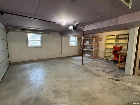 Exterior - 1707 Riverview Dr, Macomb, IL 61455 photo 7 of 17