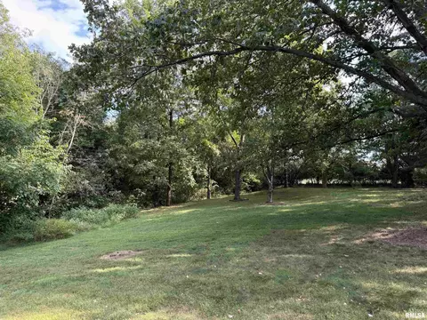 Exterior - 1707 Riverview Dr, Macomb, IL 61455 photo 15 of 17