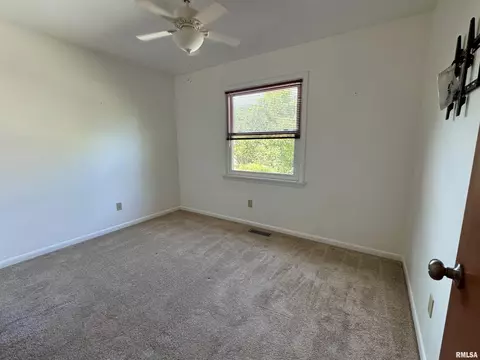 Bedroom - 1707 Riverview Dr, Macomb, IL 61455 photo 5 of 8