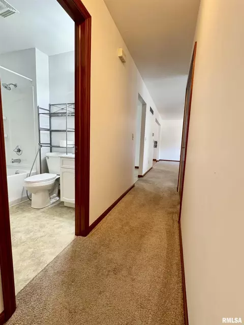 Entry Way - 1707 Riverview Dr, Macomb, IL 61455 photo 2 of 5