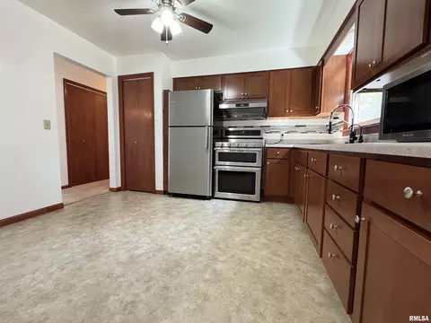 Kitchen - 1707 Riverview Dr, Macomb, IL 61455 photo 5 of 5