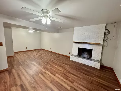 Living - 1707 Riverview Dr, Macomb, IL 61455 photo 7 of 8
