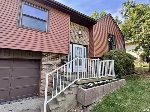 Exterior - 1707 Riverview Dr, Macomb, IL 61455 photo 3 of 17