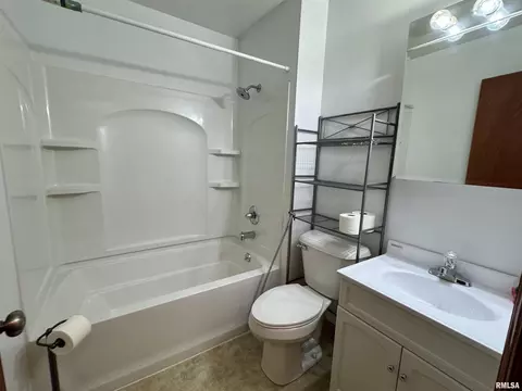 Bath - 1707 Riverview Dr, Macomb, IL 61455 photo 1 of 5