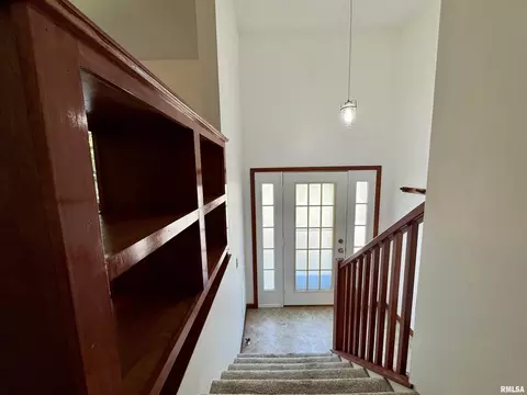 Entry Way - 1707 Riverview Dr, Macomb, IL 61455 photo 1 of 5