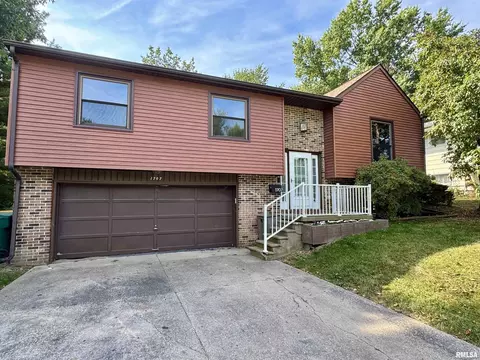 Exterior - 1707 Riverview Dr, Macomb, IL 61455 photo 2 of 17
