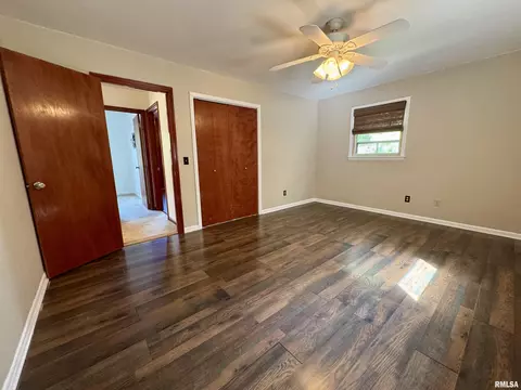 Bedroom - 1707 Riverview Dr, Macomb, IL 61455 photo 2 of 8