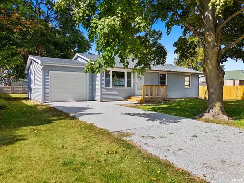 613 N School St, Minier, IL 61759