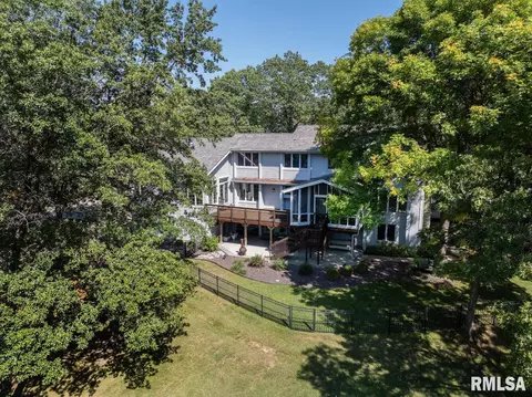 Exterior - 100 S Quail Walk Rd, Macomb, IL 61455 photo 11 of 14