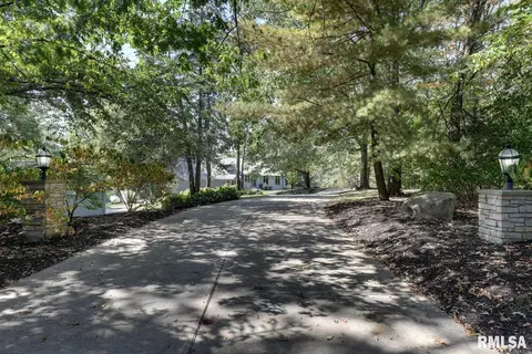Exterior - 100 S Quail Walk Rd, Macomb, IL 61455 photo 4 of 14