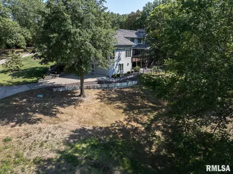 Exterior - 100 S Quail Walk Rd, Macomb, IL 61455 photo 10 of 14