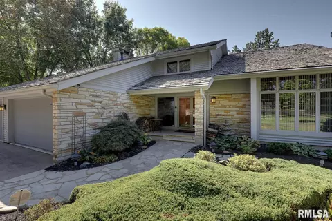 Exterior - 100 S Quail Walk Rd, Macomb, IL 61455 photo 2 of 14