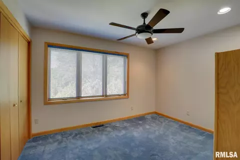 Bedroom - 100 S Quail Walk Rd, Macomb, IL 61455 photo 7 of 9
